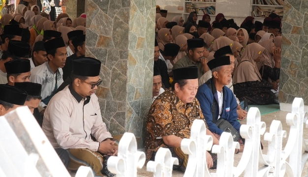 Nyekar dan Ziarah Kubur di Bulan Sya’ban